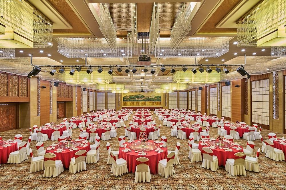 Отель Wanda Realm Xiamen North Bay Экстерьер фото