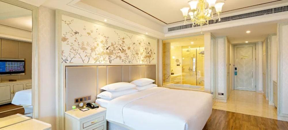 Отель Wanda Realm Xiamen North Bay Экстерьер фото