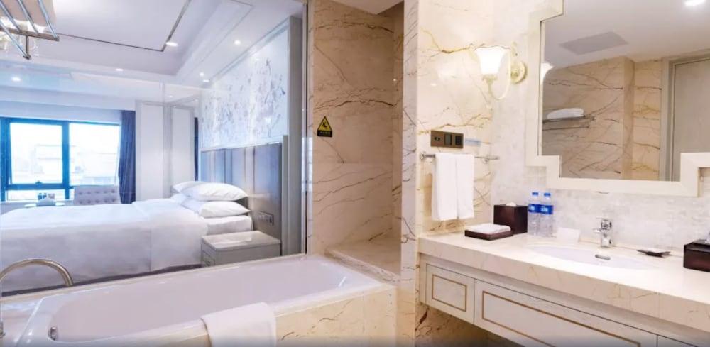 Отель Wanda Realm Xiamen North Bay Экстерьер фото