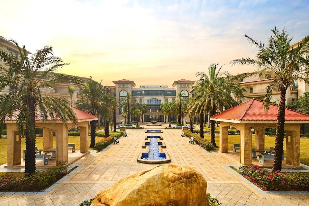 Отель Wanda Realm Xiamen North Bay Экстерьер фото